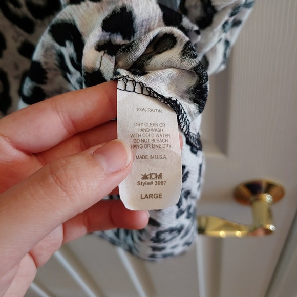SOLD Entro Leopard 3/4 Sleeve Blouse - Picture 4 of 6